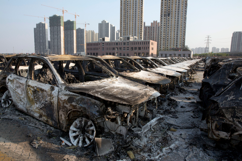 Illustration for article titled Photos from the aftermath of the devastating Tianjin explosion